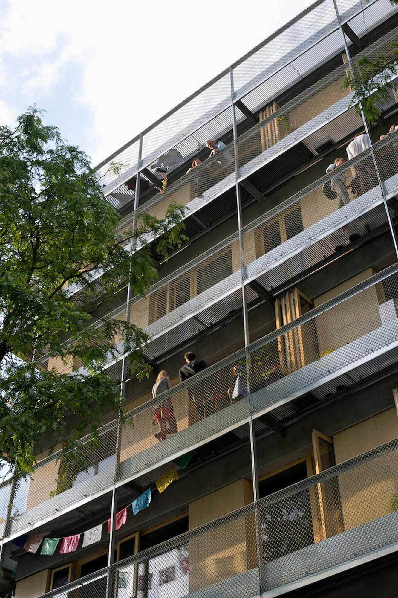 Facade of R50 seen with neighbouring buildings